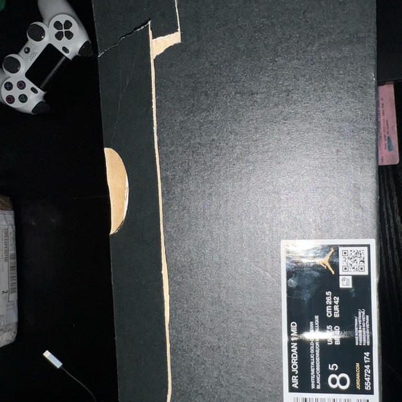 Jordan 1 Mid - Picture 2 of 2